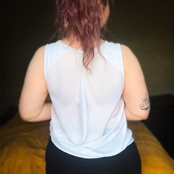 RW&Co. — Lightweight Flowy White Tank - Picture 5 of 6